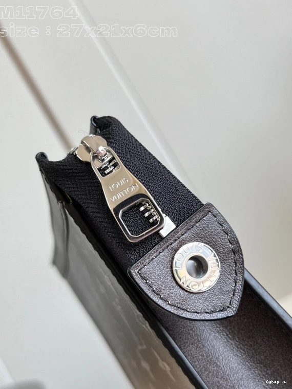 POCHETTE VOYAGE-27*21*6CM VUITTON LOUIS 0726